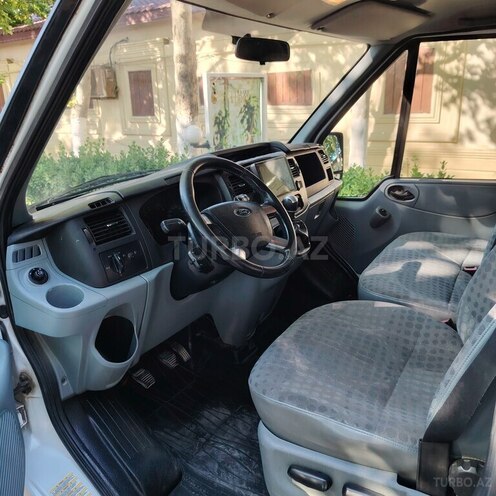 Ford Transit-6