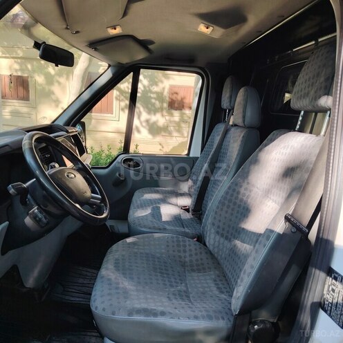 Ford Transit-9