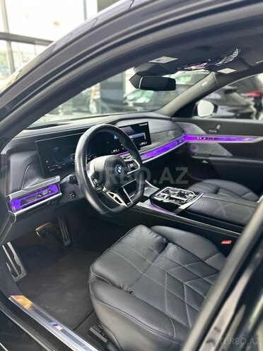 BMW i7-16