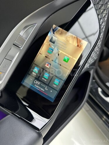 BMW i7-11