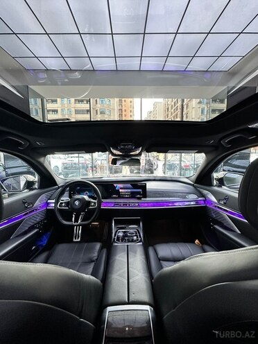 BMW i7-14