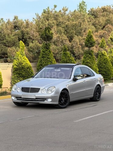 Mercedes E 320-1