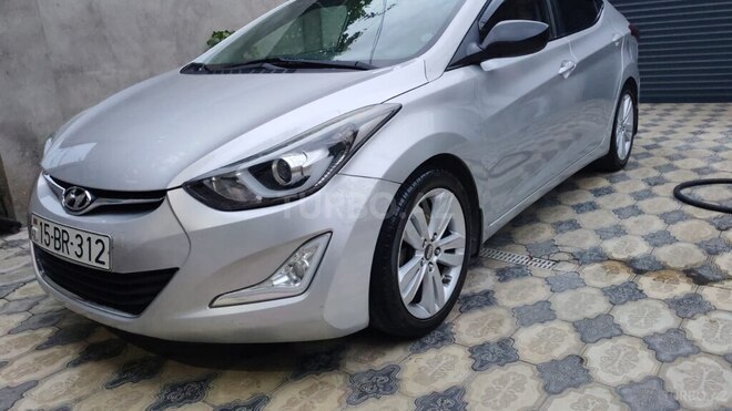 Hyundai Elantra-4