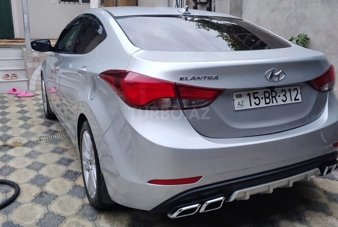 Hyundai Elantra-2