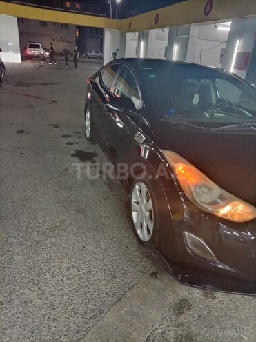 Hyundai Elantra-3