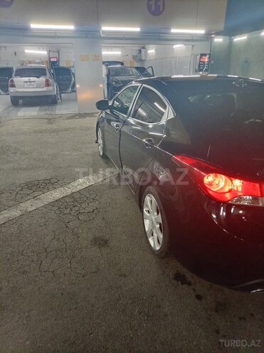 Hyundai Elantra-5