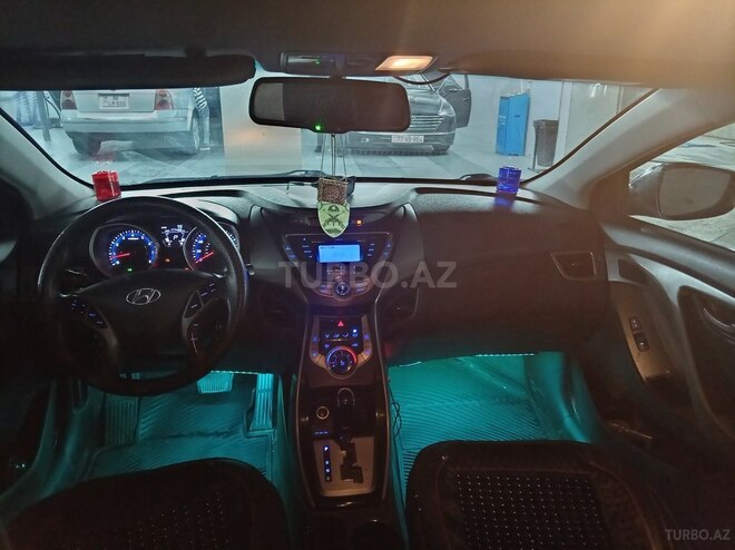 Hyundai Elantra-7