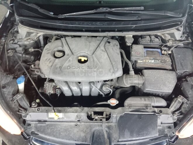 Hyundai Elantra-11