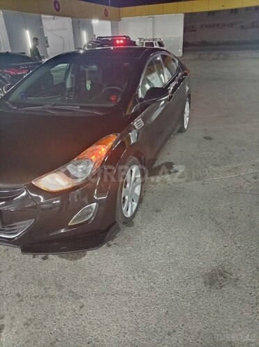 Hyundai Elantra-2