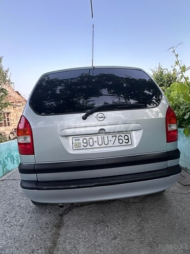 Opel Zafira-4