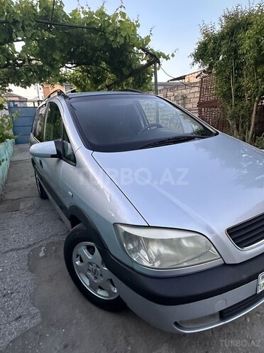Opel Zafira-1