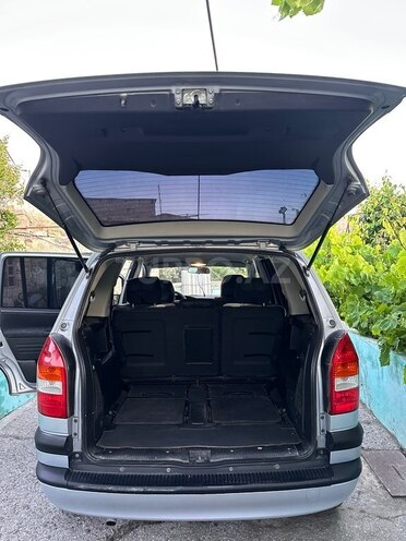 Opel Zafira-10