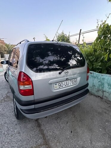 Opel Zafira-12