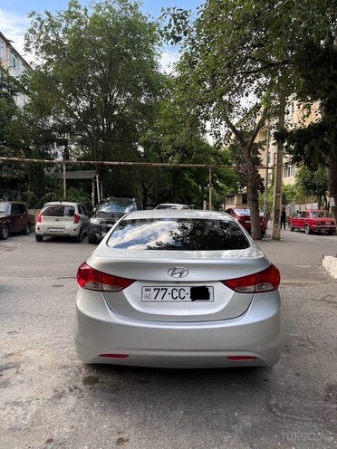 Hyundai Elantra-3
