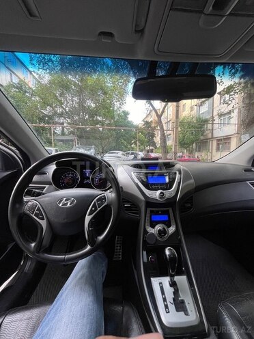 Hyundai Elantra-4
