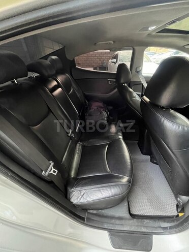 Hyundai Elantra-5