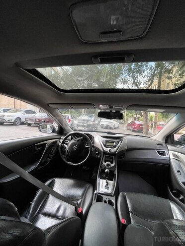 Hyundai Elantra-6
