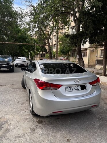 Hyundai Elantra-11