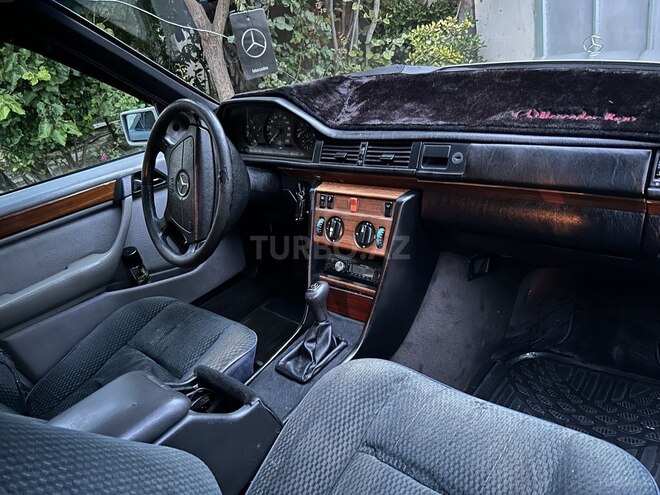 Mercedes 200 E-15
