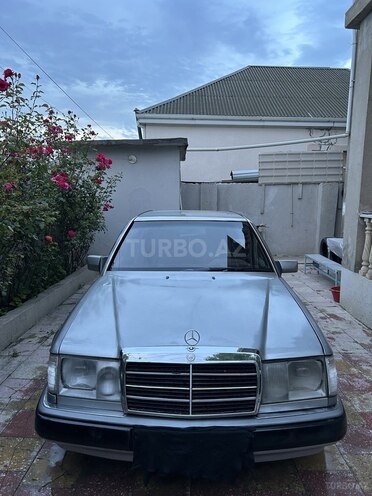 Mercedes 200 E-1