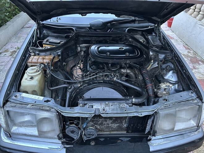 Mercedes 200 E-11