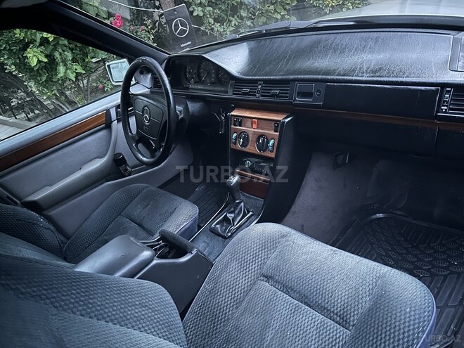 Mercedes 200 E-13