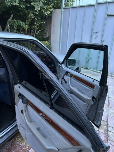 Mercedes 200 E-12