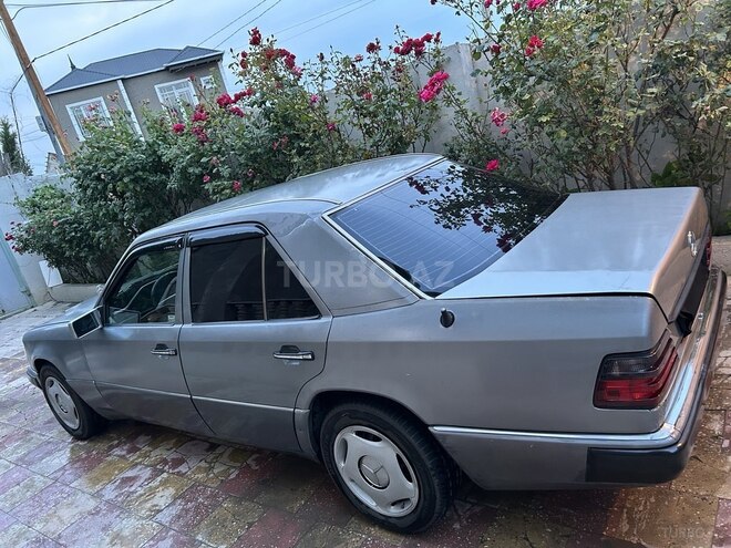 Mercedes 200 E-9