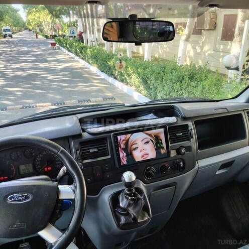 Ford Transit-15