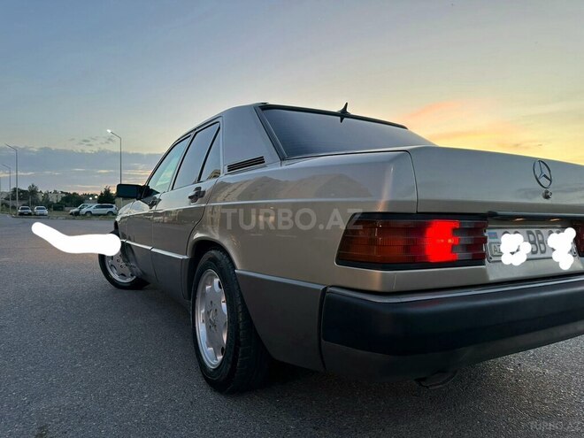 Mercedes 190-2