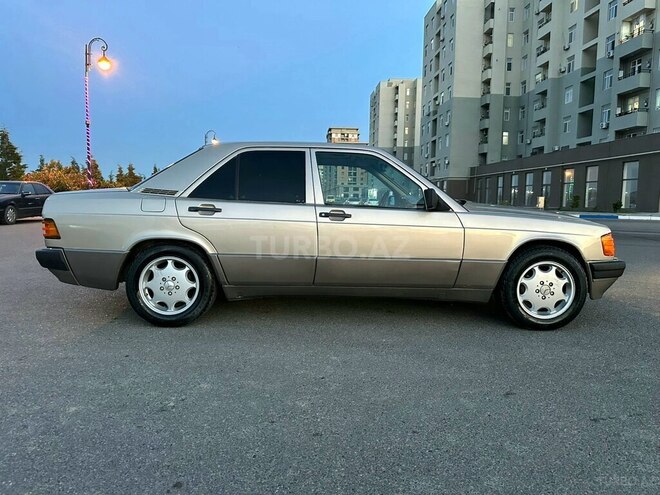 Mercedes 190-9