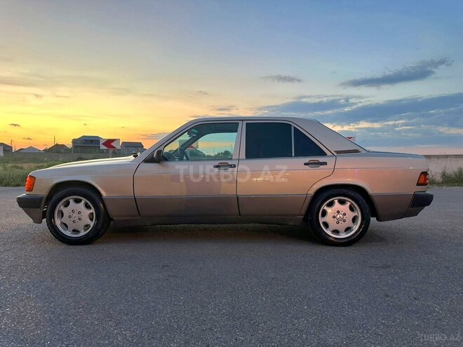 Mercedes 190-11