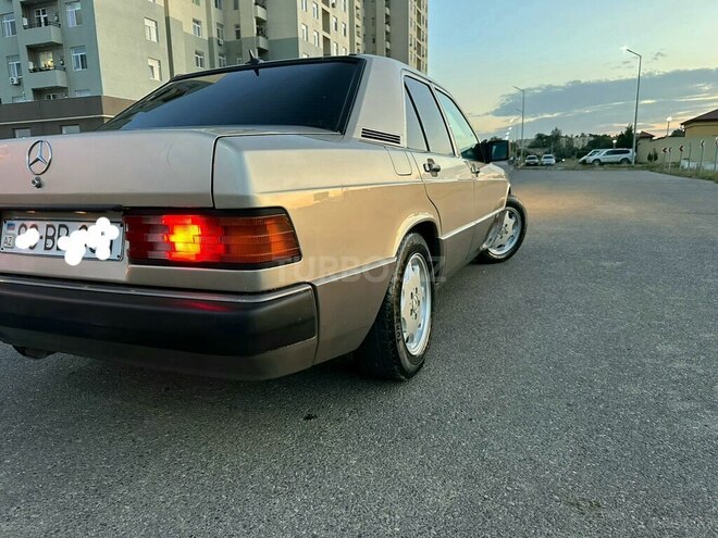 Mercedes 190-8