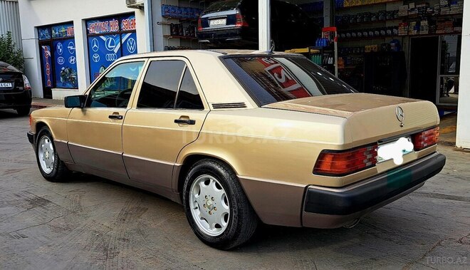 Mercedes 190-15