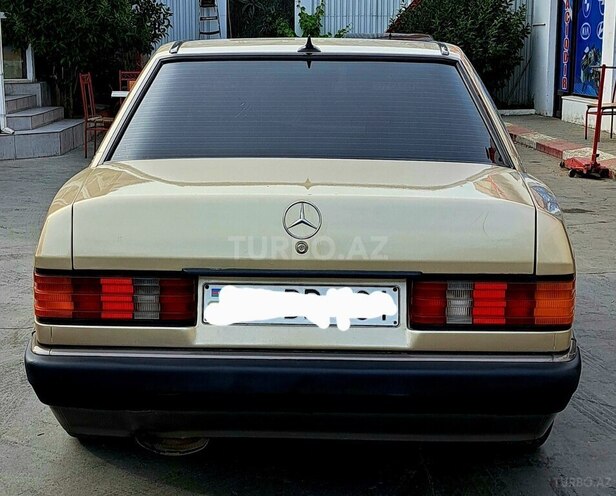 Mercedes 190-16