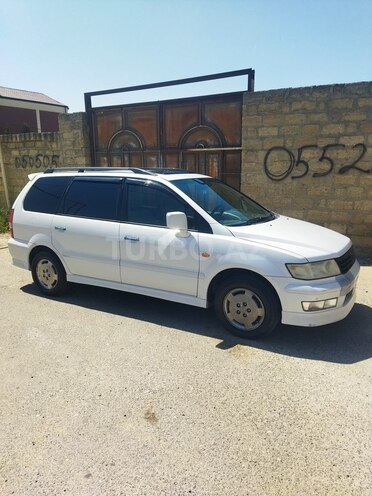 Mitsubishi Chariot Grandis-7
