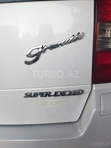 Mitsubishi Chariot Grandis-12