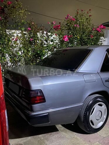 Mercedes 200 E-2