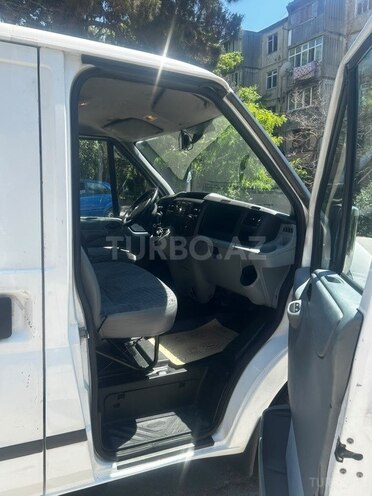 Ford Transit-10
