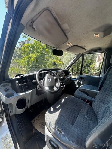 Ford Transit-9