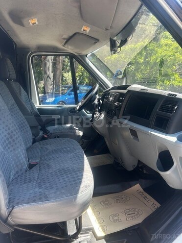 Ford Transit-4