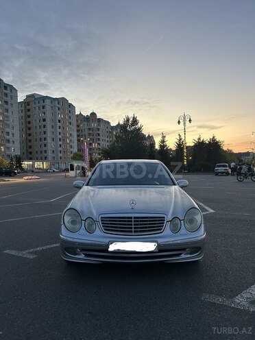Mercedes E 220-1
