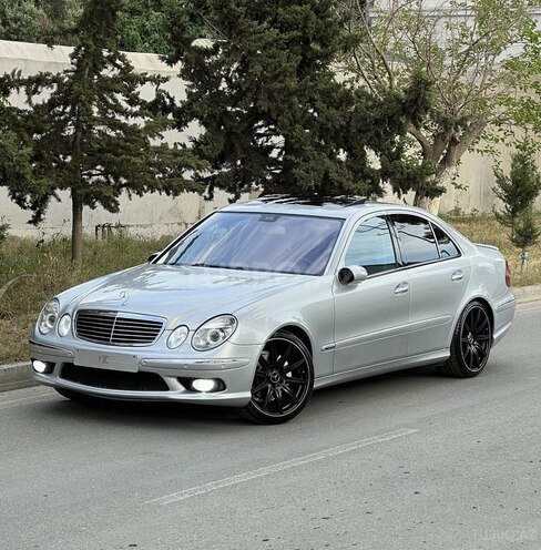 Mercedes E 320-11