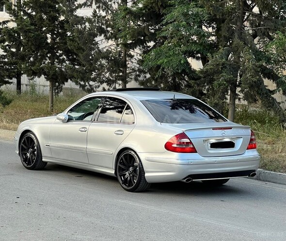 Mercedes E 320-13