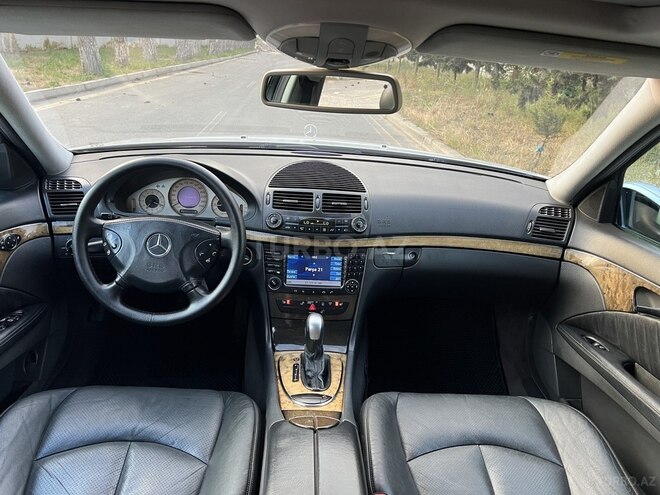 Mercedes E 320-17