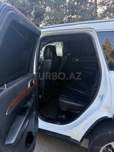 Jeep Grand Cherokee-13