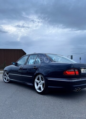 Mercedes E 240-4