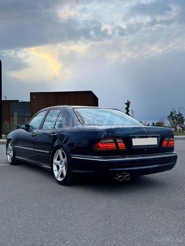 Mercedes E 240-13