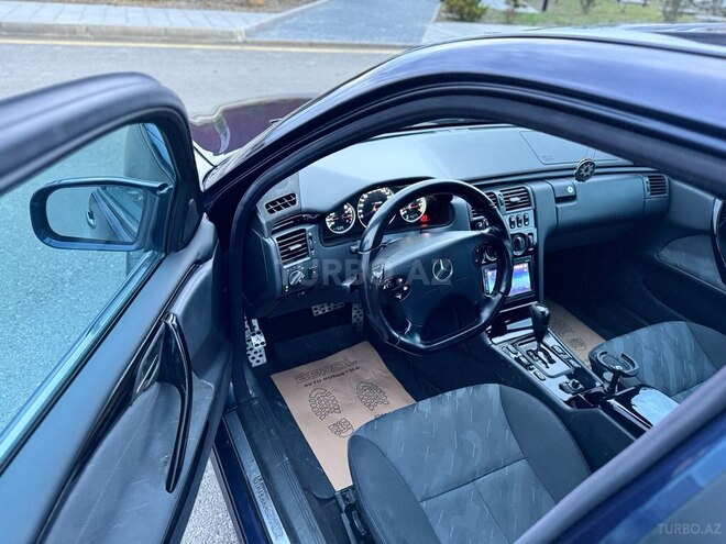 Mercedes E 240-16