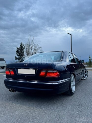 Mercedes E 240-10